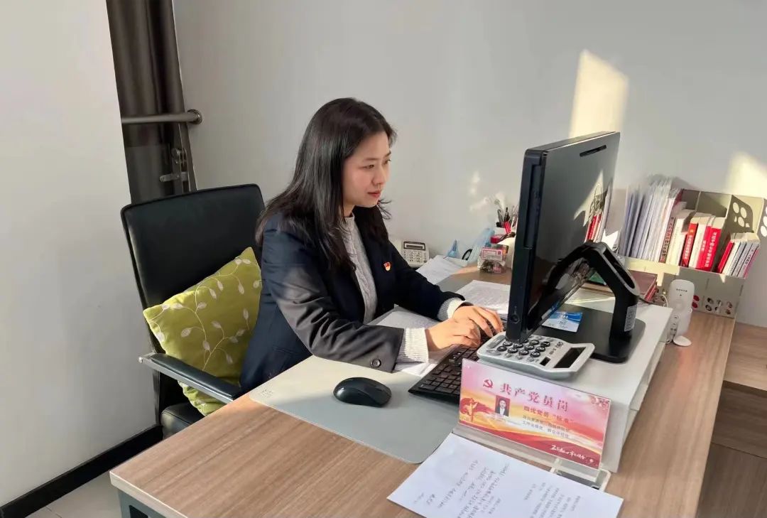 喜讯!吴胜佳荣获安康市三八红旗手荣誉称号