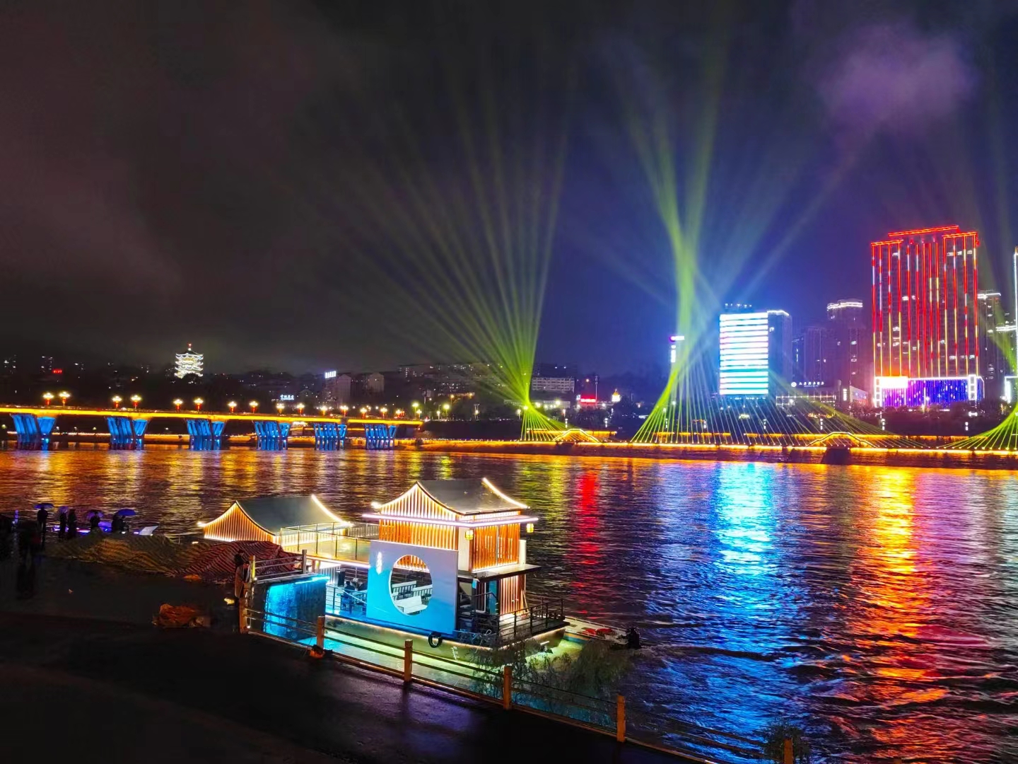 【要闻】“夜游汉江”游船观光项目启动