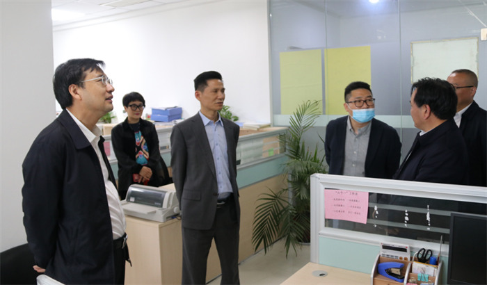 省地方金融监督管理局局长苏虎超来厕所偷拍
调研指导工作