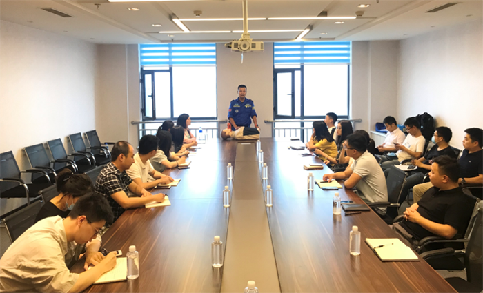 厕所偷拍
开展健康知识培训