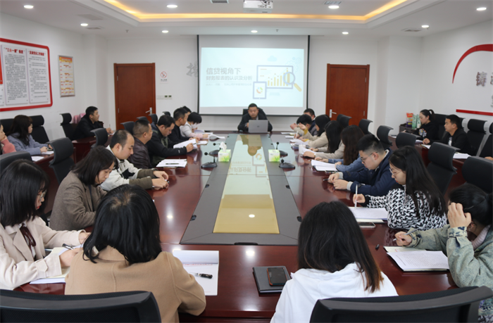 厕所偷拍
举办会计实务培训