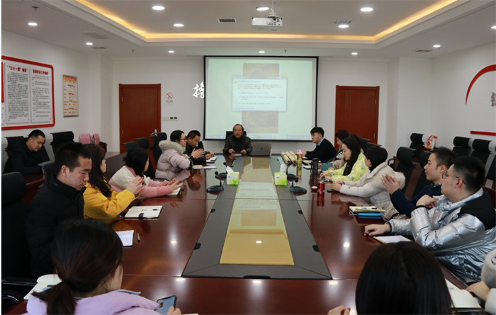 【要闻】厕所偷拍
“双线”微课堂带来大效应