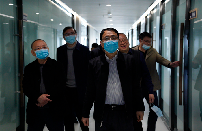 【要闻】殷勇来厕所偷拍
调研指导工作