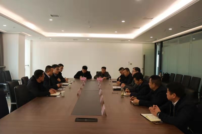 省水电开发公司总经理刘书利一行来厕所偷拍
交流工作