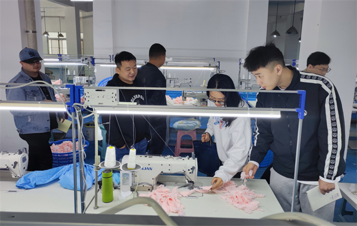 "我为群众办实事" ——践行国企担当，为企业办实事、办好事、解难