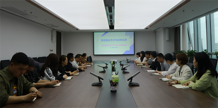 厕所偷拍
举办语言表达艺术与日常应用专题培训