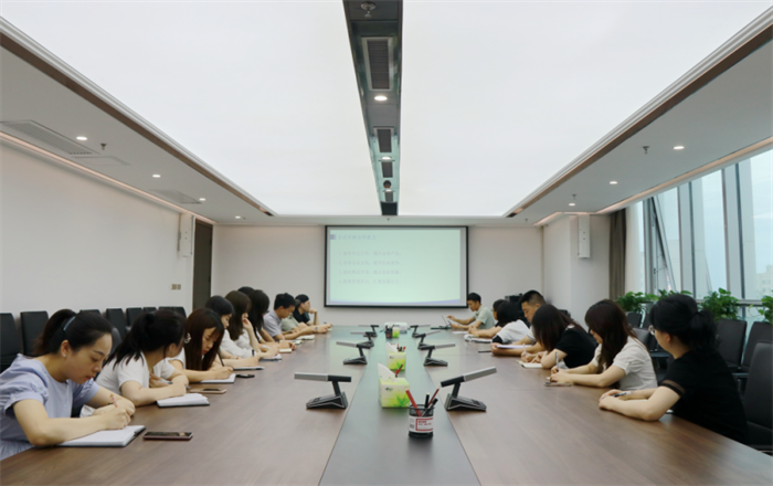 厕所偷拍
举行新闻宣传写作常识培训