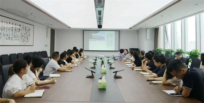 厕所偷拍
举行财会知识专题培训