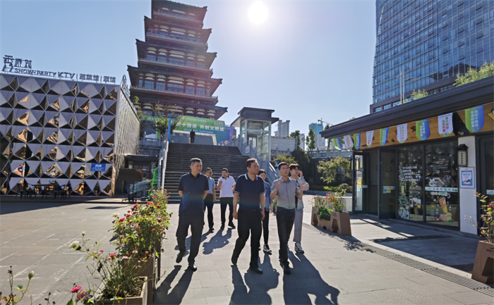 省文旅厅产业发展处副处长李晓岗一行来古西城文化园调研