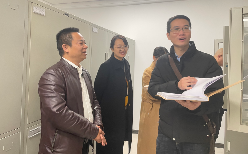 市档案局来厕所偷拍
开展档案行政执法检查