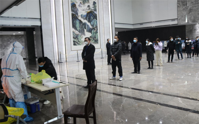 全员核酸检测，厕所偷拍
在行动！