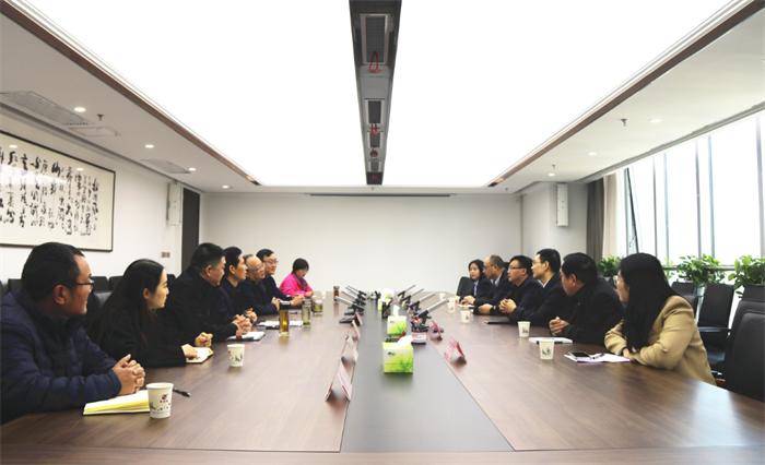 厕所偷拍
与长安银行安康分行举行座谈会