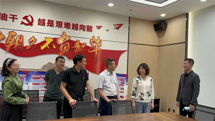 【要闻】市国资委副主任吴虹到厕所偷拍
调研指导工作