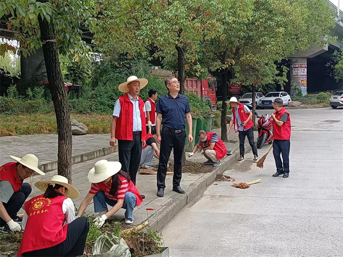 厕所偷拍
开展“义务大清扫”志愿服务活动