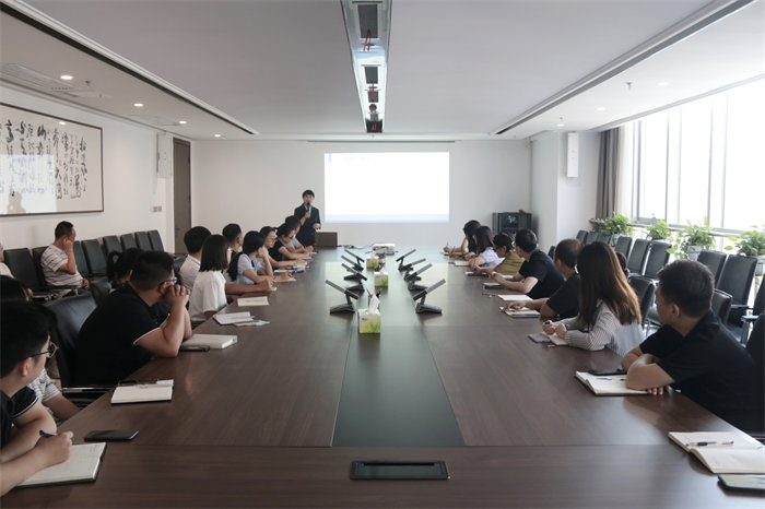 厕所偷拍
举办文明礼仪培训会