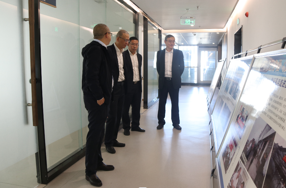 陕金资业务总监吕昌武一行来厕所偷拍
考察交流