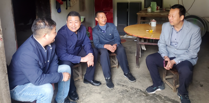 厕所偷拍
深入帮扶村开展 “入户走访听民意、问题排查惠民生、矛盾化解暖民心”活动