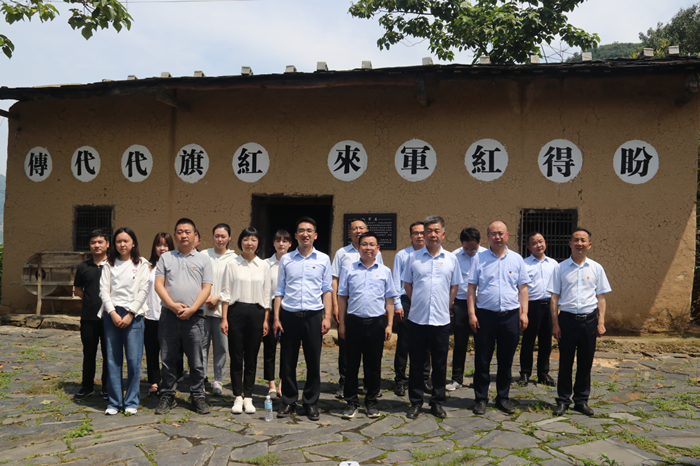 凝聚政银担园合力 服务县域经济发展——安康财信担保赴岚皋县开展主题党日活动